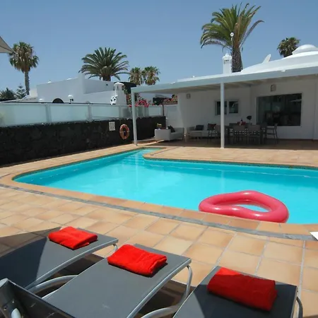 Villa In Puerto Del Carmen Sleeps 8 Includes Swimming Pool And Air Con 9 Puerto del Carmen (Lanzarote)