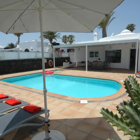 In Puerto Del Carmen Sleeps 8 Includes Swimming Pool&air Con 9